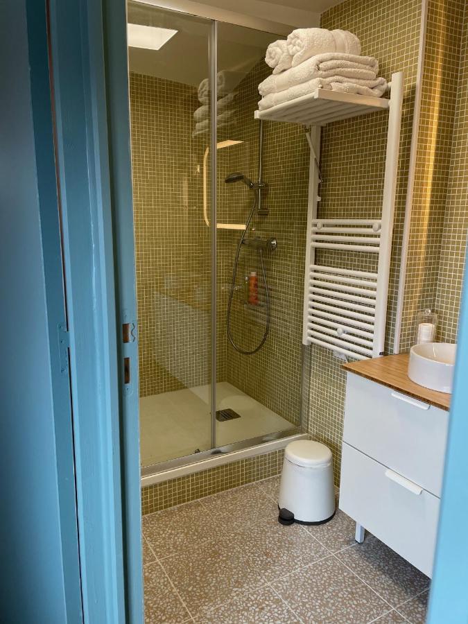 Au cœur du vieux Toulon au calme appartement rénové climatisé confortable étage élevé avec ascenseur proche parking et toutes commodités Exterior foto