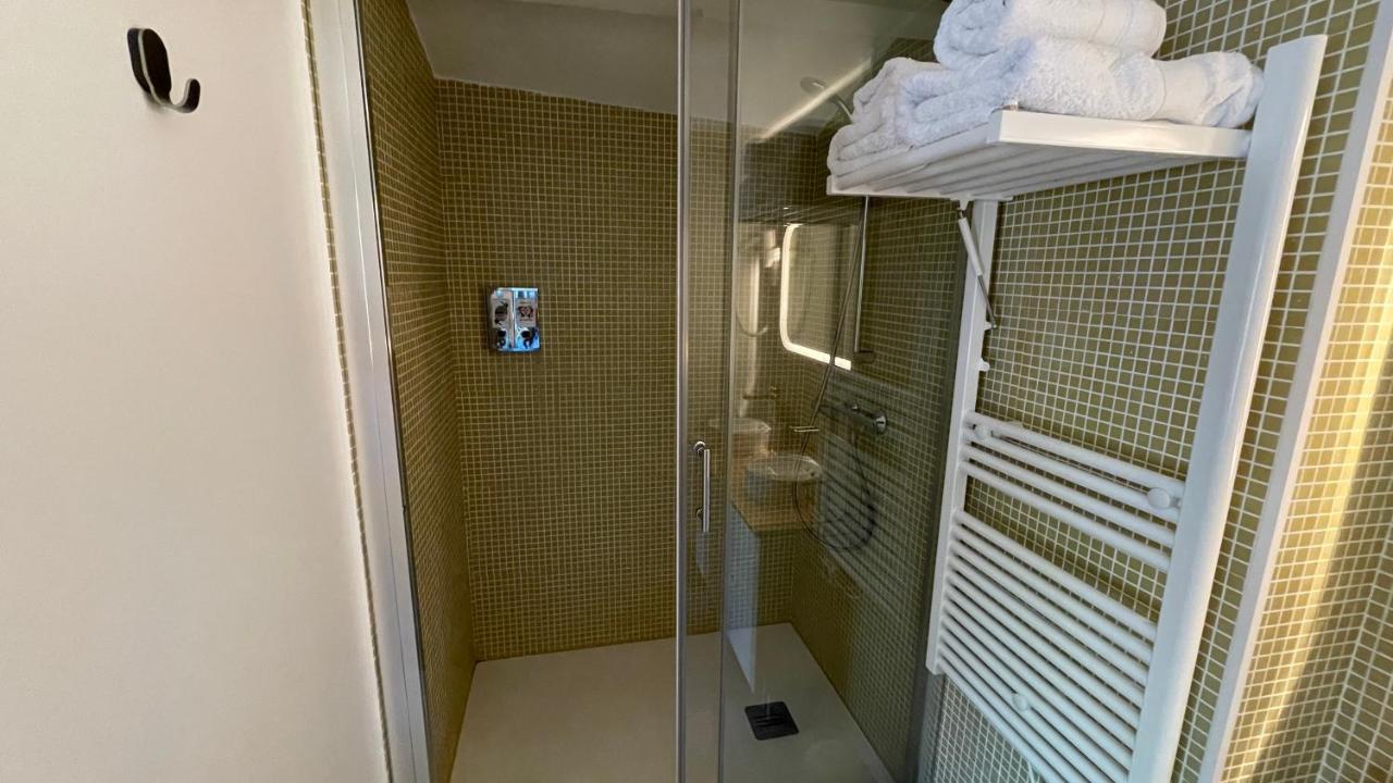Au cœur du vieux Toulon au calme appartement rénové climatisé confortable étage élevé avec ascenseur proche parking et toutes commodités Exterior foto