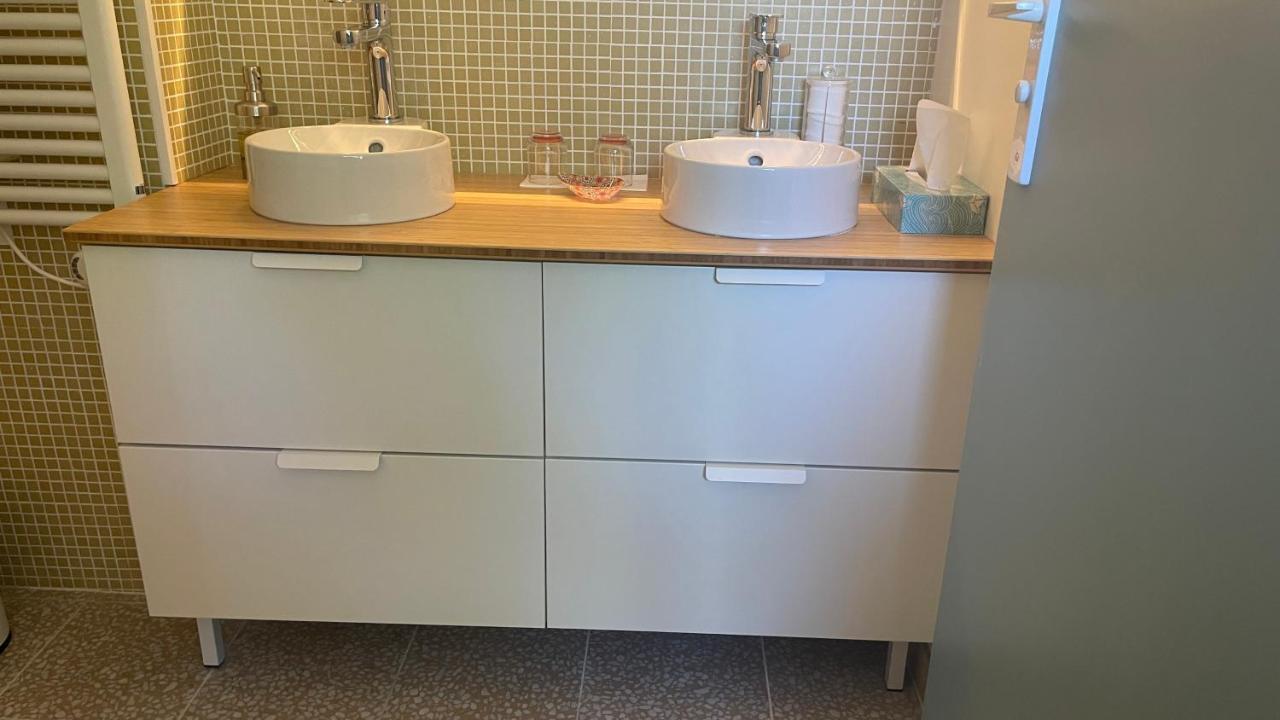 Au cœur du vieux Toulon au calme appartement rénové climatisé confortable étage élevé avec ascenseur proche parking et toutes commodités Exterior foto