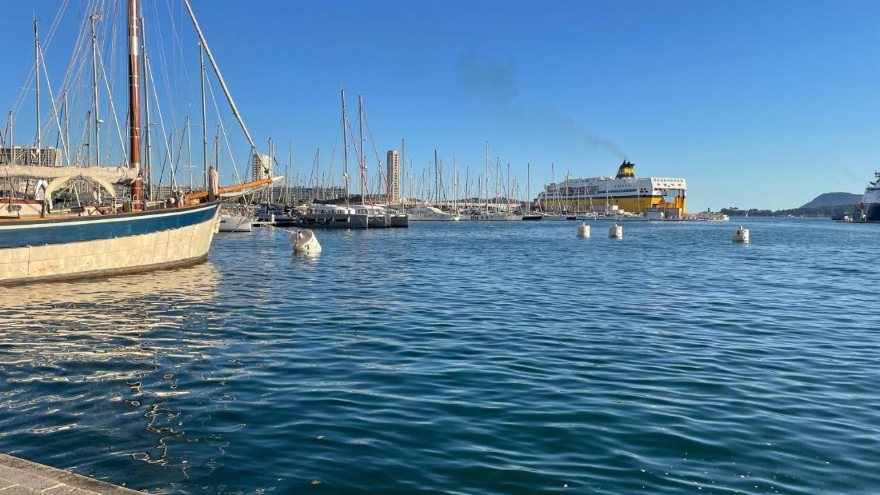 Au cœur du vieux Toulon au calme appartement rénové climatisé confortable étage élevé avec ascenseur proche parking et toutes commodités Exterior foto